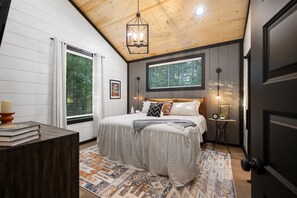 3 室のベッドルーム、アイロン / アイロン台、WiFi (無料)、ベッドシーツ