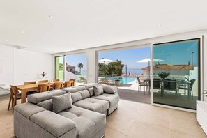 Smart-TV, Tischtennisplatte