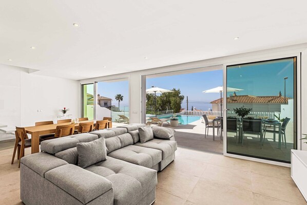 Smart TV, ping pong - Villa Felix Dos - Four Bedroom Villa, Sleeps 8 (Nerja)