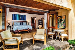 4 slaapkamers, een bureau, een strijkplank/strijkijzer, reisbedje