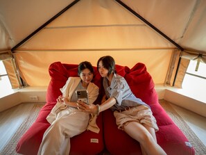 Supreme Tent | Ruang tamu