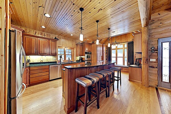 Cabin, Multiple Beds, Kitchen | Private kitchen | Fridge, microwave, oven, stovetop - Eagle Scout Lodge (Birchwood)