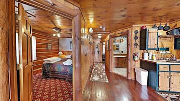 3 bedrooms, free WiFi, bed sheets