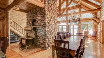 Cabin, Multiple Beds, Kitchen | Private kitchen | Fridge, microwave, oven, stovetop