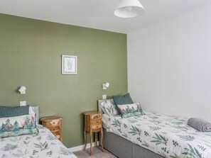 Cottage | 2 bedrooms, individually decorated, individually furnished, free WiFi - Y Goedwig (Llanfairpwllgwyngyll)