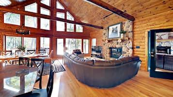 Cabin, Multiple Beds, Kitchen | Living area | 40-inch TV with cable channels