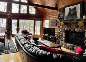 Cabin, Multiple Beds, Kitchen | Living area | 40-inch TV with cable channels