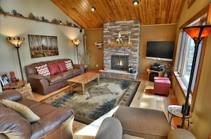 Cabin, Multiple Beds, Kitchen | Living area