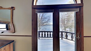 Interior - Lazy Pines Lodge (Stone Lake)