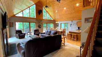 Cabin, Multiple Beds, Kitchen | Living area