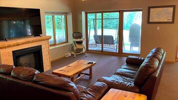 Cabin, Multiple Beds, Kitchen | Living area