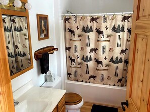 Cabin, Multiple Beds, Kitchen | Bathroom | Towels