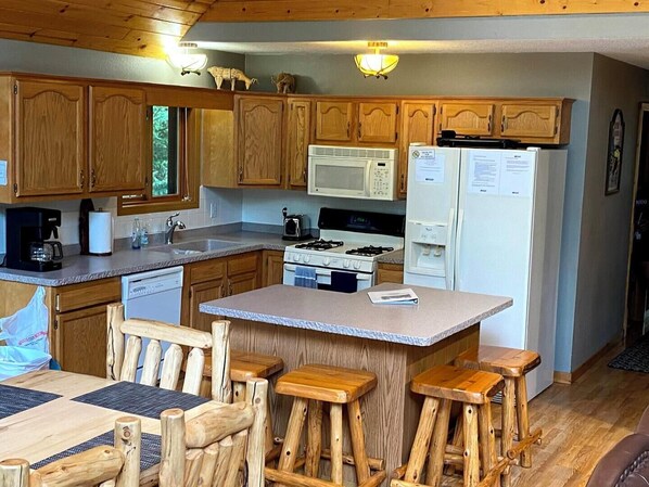 Cabin, Multiple Beds, Kitchen | Private kitchen | Coffee/tea maker