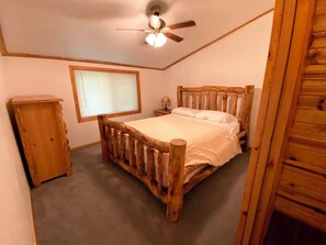 8 bedrooms, individually decorated, individually furnished, bed sheets - Buckhorn Lodge (Couderay)