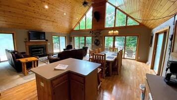 Cabin, Multiple Beds, Kitchen | Living area