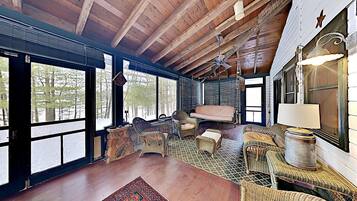 Cabin, Multiple Beds, Kitchen | Living area | 40-inch TV with cable channels