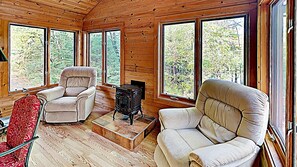 小屋, 多张床, 厨房 | 客厅 | 40-英寸电视（配备有线频道）