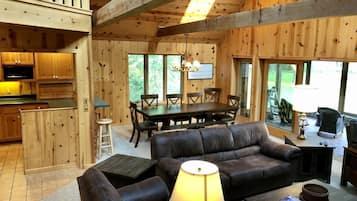 Cabin, Multiple Beds, Kitchen | Living room | 40-inch TV with cable channels