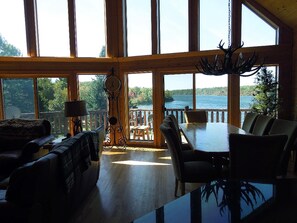 Living area - Majestic Retreat (Hayward)