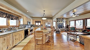 Hytte, flere senger, kjøkken | Eget kjøkken | Kjøleskap, mikrobølgeovn, ovn og kokeplater