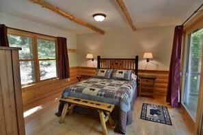 Ferienhütte, Mehrere Betten, Küche | 4 Schlafzimmer, kostenloses WLAN, Bettwäsche