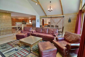 Ferienhütte, Mehrere Betten, Küche | Wohnbereich | 40-Zoll-Fernseher mit Kabelempfang