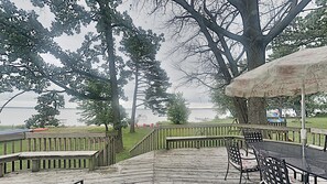 Outdoor dining - Olson Bay Getaway (Edgerton)