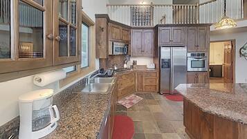 Cabin, Multiple Beds, Kitchen | Private kitchen | Fridge, microwave, oven, stovetop