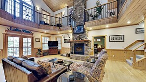 Mökki, useita sänkyjä, keittiö | Oleskelualue | 40–tuumainen televisio, jossa kaapelikanavat