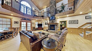 Mökki, useita sänkyjä, keittiö | Oleskelualue | 40–tuumainen televisio, jossa kaapelikanavat