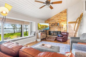 Cabin, Multiple Beds, Kitchen | Living area