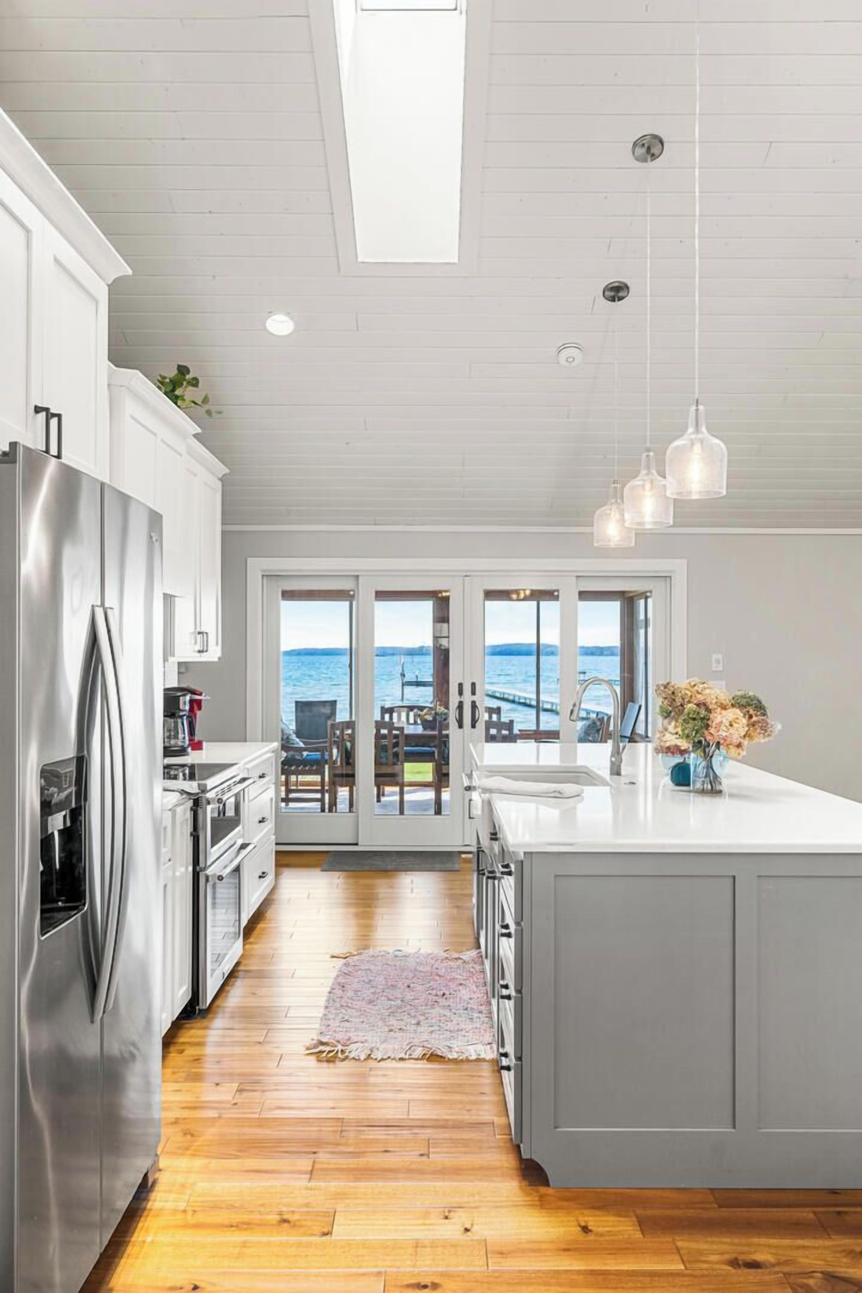 Cabin, Multiple Beds, Kitchen | Private kitchen | Fridge, microwave, oven, stovetop