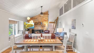 Cabin, Multiple Beds, Kitchen | Dining
