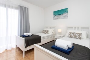 3 habitaciones, tabla de planchar con plancha, wifi y ropa de cama 