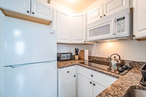 Fridge, microwave, stovetop, coffee/tea maker - Modern 3-BR Ocean Block Apt Walk to the Beach (Ocean City)
