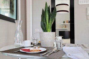 Dining - Piazzetta Margutta - A8 (Rome)