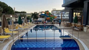 Standard Room | 1 bedroom, in-room safe, laptop workspace, iron/ironing board