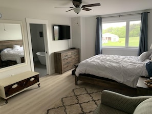 3 bedrooms, in-room safe, desk, free WiFi