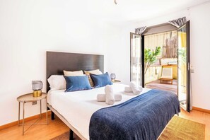 3 slaapkamers, een bureau, een strijkplank/strijkijzer, wifi