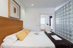 1 bedroom, desk, iron/ironing board, WiFi - Sunny Atico with Terrace in Pl Universitat! (Barcelona)