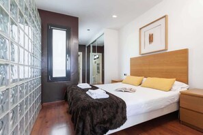 1 bedroom, desk, iron/ironing board, WiFi - Sunny Atico with Terrace in Pl Universitat! (Barcelona)