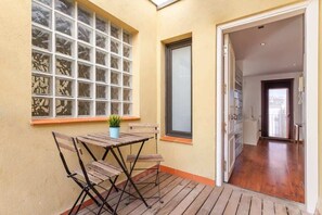 Outdoor dining - Sunny Atico with Terrace in Pl Universitat! (Barcelona)