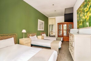 5 chambres, fer et planche à repasser, Wi-Fi, draps fournis