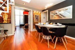 Dining - Luxury Duplex Apartment in the Heart of Barcelona (Barcelona)