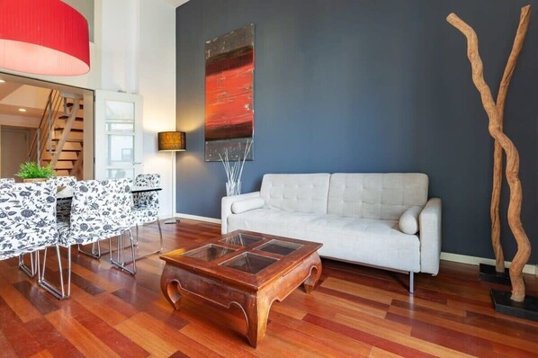 TV, offices - 3bedroom Duplex with balcony in plaza Cataluña (Barcelona)