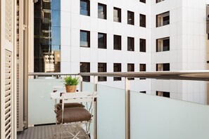 Property grounds - 3bedroom Duplex with balcony in plaza Cataluña (Barcelona)