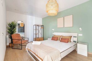 4 bedrooms, desk, iron/ironing board, WiFi