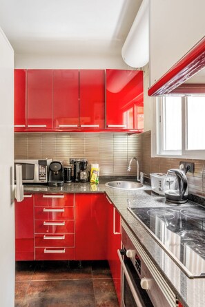 Fridge, microwave, oven, stovetop - 4- Bedroom Apartment in Gracia Village (Barcelona)