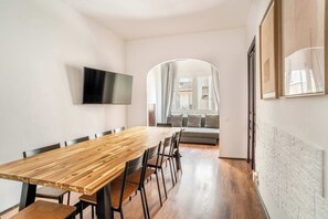 Dining - 4- Bedroom Apartment in Gracia Village (Barcelona)