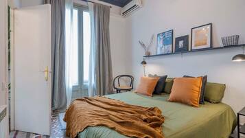 4 slaapkamers, een bureau, een strijkplank/strijkijzer, wifi